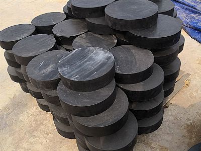信阳板式橡胶支座由若干层橡胶片与薄钢板经加压硫化